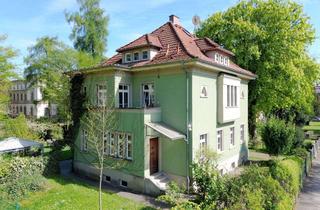 Villa kaufen in 99867 Gotha, Charmante Villa im klassischen Stil in Gotha – Ein Stück Geschichte am Schlosspark