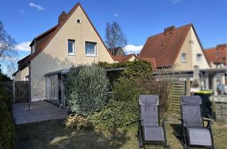Doppelhaushälfte kaufen in 39576 Stendal, Doppelhaushälfte in Stendal Nord mit Garten und Doppelgarage