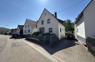Einfamilienhaus kaufen in 76857 Silz, Solides und gepflegtes Einfamilienhaus mit Hof, Garten und 2 Garagen
