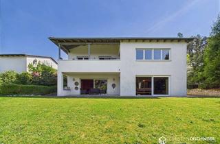 Haus kaufen in 93128 Regenstauf, ZUR KAPITALANLAGE! Gepflegter Walmdachbungalow mit Einliegerwohnung in begehrter Höhenlage