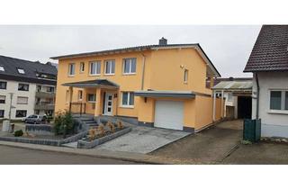 Wohnung mieten in Goethestrasse 13, 69234 Dielheim, großzügige drei Zimmer Wohnung, großer Balkon, Einbauküche, barrierefreier Zugang
