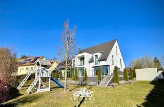 Villa kaufen in Lerchenweg, 91438 Oberntief, EINMALIGE VILLA MIT POOL IN OBERSCHEINFELD – LUXUS, DESIGN & MODERNSTE TECHNIK VEREINT. BEZUGSFREI