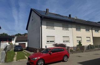 Doppelhaushälfte kaufen in 76703 Kraichtal, Ihr Familienglück wartet: charmante Doppelhaushälfte mit Garage und Garten in Unteröwisheim