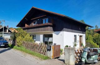Wohnung kaufen in 85614 Kirchseeon, 2- Familienhaus!! 3-Zimmer Wohnung mit 2 Balkonen, kleinen Gartenanteil, Garage und Stellplatz