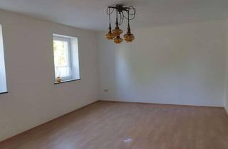 Wohnung mieten in 97318 Kitzingen, 3-Zimmer-Altbauwohnung in Kitzingen-Hohenfeld
