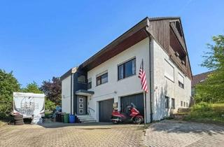 Haus kaufen in 91356 Kirchehrenbach, Großzügiges Zweifamilienhaus in Hanglage mit Einliegerwohnung und Potenzial in Kirchehrenbach