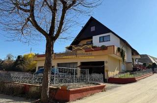 Haus kaufen in 79235 Vogtsburg im Kaiserstuhl, Vogtsburg im Kaiserstuhl - Zweifamilienhaus mit XXL-Terrasse & Garagen für bis zu 8 Fahrzeuge - Raumwunder in Oberrotweil!