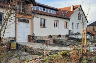 Wohnung kaufen in 55599 Gau-Bickelheim, Gau-Bickelheim - Moderne Maisonettewohnung auf malerischem Hof mit großem Garten