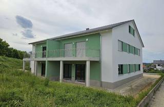 Wohnung mieten in Habichtweg 15, 92265 Edelsfeld, Ansprechende und neuwertige 4-Raum-Wohnung mit Balkon in Edelsfeld