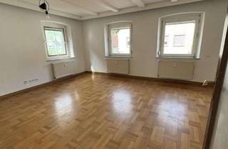 Wohnung mieten in Friedrich-Ebert-Strasse 11, 97215 Uffenheim, Neu renovierte 3-Raum-Wohnung mit Dachterrasse in Uffenheim