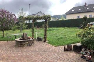 Einfamilienhaus kaufen in 75334 Straubenhardt, Einfamilienhaus mit großem Garten und Doppelgarage