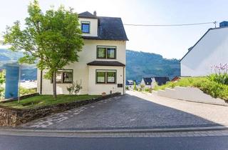 Einfamilienhaus kaufen in 56856 Zell, Einfamilienhaus mit Einliegerwohnung in hochwasserfreier Lage und Blick auf die Mosel und Weinberge