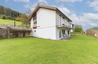 Haus kaufen in 78147 Vöhrenbach, Wohnhaus mit Balkon und Garten + kleiner Werkstatt + 2 Garagen und 2 Stellplätzen