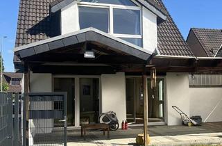 Einfamilienhaus kaufen in 41470 Neuss, Stilvolles Zuhause mit Garten und Sauna