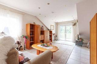 Wohnung kaufen in 42719 Wald, Schöne Dachgeschosswohnung mit Balkon und Einzelgarage in ruhiger Lage