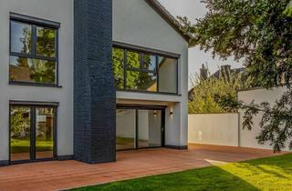 Einfamilienhaus kaufen in 81827 Trudering, Exklusives Einfamilienhaus mit Pool und Wellnessbereich in München-Neutrudering zu verkaufen!