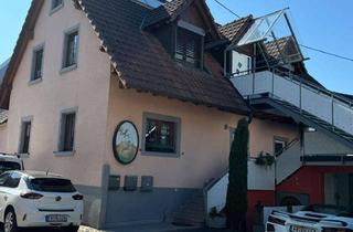 Mehrfamilienhaus kaufen in Schloßbergstraße 68, 79235 Vogtsburg, Mehrfamilienhaus mit 4 Wohneinheiten und Scheune