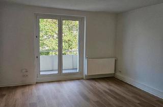 Wohnung kaufen in 06406 Bernburg, Bernburg (Saale) - Kernsanierte Eigentumswohnung mit Balkon