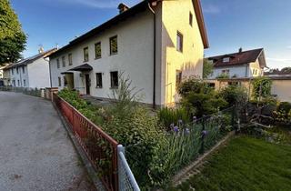 Anlageobjekt in 83301 Traunreut, Mehrfamilienhaus alle 3 Wohnungen frei vermietbar