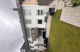 Haus kaufen in 47249 Duisburg, Flexibel nutzbares Wohnobjekt mit Garten, Terrasse, Kaminöfen und drei Einheiten