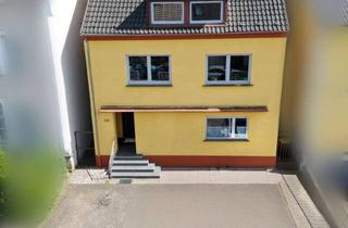 Haus kaufen in 66773 Schwalbach, Mehrgenerationenhaus mit Einliegeroption – Großzügiges Wohnen auf drei Ebenen