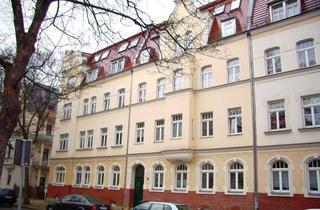 Wohnung kaufen in Lassallestraße 36, 08058 Zwickau, Eine ganze Etage nur für Sie! DG-Wohnung, 4 Zimmer, Gäste-WC, Balkon, vermietet!