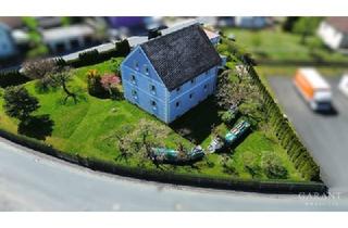 Haus kaufen in 95176 Konradsreuth, Vielseitiges Zweifamilienhaus mit großem Grundstück in ruhiger Lage von Konradsreuth