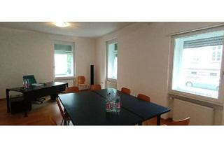 Wohnung kaufen in 63065 Offenbach am Main, Offenbach am Main - Sehr schönes 2 Zimmer-Büro im Stil-Altbau mit eigenem Eingang