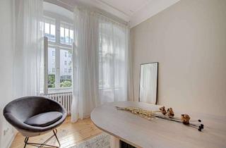 Wohnung kaufen in Joachim-Friedrich-Straße 39-40, 10711 Wilmersdorf, Unser kleines Erdgeschoss-Juwel: Wertig sanierte 2-Zimmer-Wohnung mit Stuck, Wohnküche, Terrasse