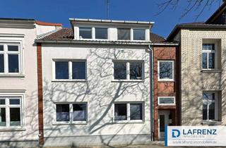 Mehrfamilienhaus kaufen in 23769 Fehmarn, Zentrale Lage in Burg! Mehrfamilienhaus mit drei Wohnungen.