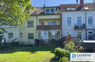 Mehrfamilienhaus kaufen in 23769 Fehmarn, Zentrale Lage in Burg! Mehrfamilienhaus mit drei Wohnungen.