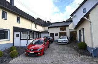 Haus kaufen in 53520 Drees, Wohnhaus mit kleiner Halle und Garagen am Nürburgring