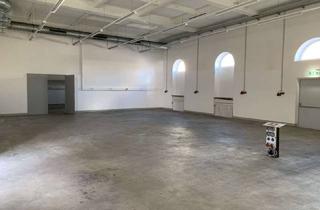 Büro zu mieten in Ludwig-Zeller-Str., 83395 Freilassing, Großzügige Gewerbefläche mit Sektionaltor und Büro