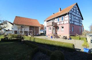 Anlageobjekt in 35279 Neustadt, Zögern Sie nicht: Gepflegtes Einfamilienhaus mit Garten, zwei Garagen und 3 Freistellplätzen