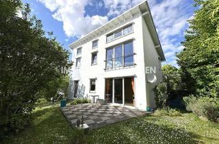 Einfamilienhaus kaufen in 36088 Hünfeld, Hünfeld - Familienglück hat vier Wände - Zentral gelegenes Einfamilienhaus mit Doppelgarage in Hünfeld