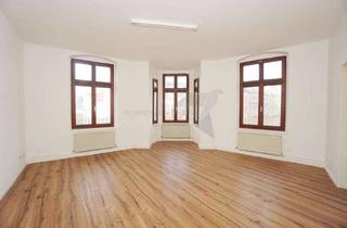 Wohnung mieten in Hölderlinstraße 14, 08056 Zwickau, Stilvolle 2-Raum-Altbauwohnung mit Erker im denkmalgeschützten Eckgebäude