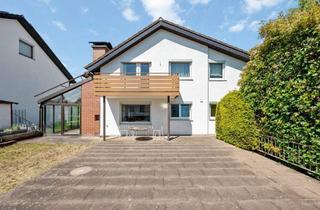 Einfamilienhaus kaufen in 74172 Neckarsulm, Vielseitiges Einfamilienhaus mit Wintergarten, Dachterrasse, 5 Garagen u. v. m