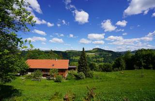 Bauernhaus kaufen in St. Rochus-Weg 16, 87534 Oberstaufen, Renovierter Bauernhof in Alleinlage mit Panoramablick, 3 WE, Atelier, Nebengebäuden, Offenstall