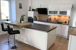 Wohnung kaufen in 97259 Greußenheim, Geschmackvolle 4-Zimmer-Wohnung mit luxuriöser Innenausstattung vor den Toren der Stadt