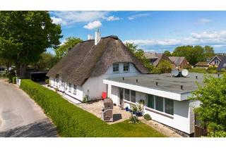 Haus kaufen in 25879 Norderstapel, Seltene Gelegenheit: Reetdachhaus plus Bungalow inmitten einer beliebten Ferienregion.