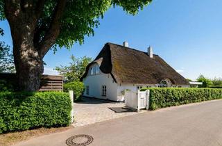 Haus kaufen in 25879 Süderstapel, Seltene Gelegenheit: Reetdachhaus plus Bungalow inmitten einer beliebten Ferienregion.