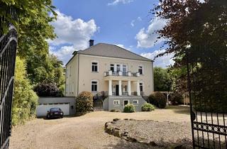 Villa kaufen in 47506 Neukirchen-Vluyn, Prachtvolle Villa mit klassischer Architektur – Eine Rarität mit Prestige