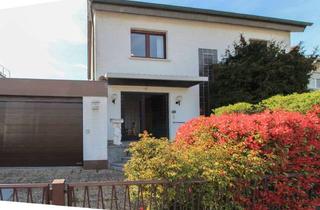 Einfamilienhaus kaufen in 64579 Gernsheim, Freistehendes Einfamilienhaus mit großem Garten, Pool und viel Gestaltungspotenzial