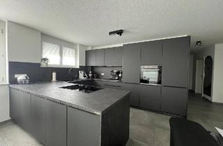Wohnung kaufen in 71083 Herrenberg, Herrenberg - Hochwertige 3,5 Zimmer Wohnung mit Designer Küche und Garten