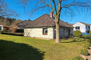 Haus kaufen in 25582 Hohenaspe, Hohenaspe - Walmdachbungalow mit Potenzial