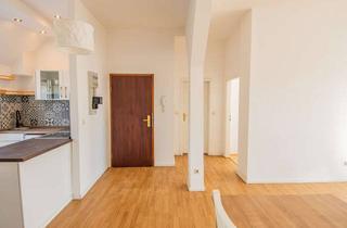 Wohnung kaufen in 10317 Lichtenberg, Dachgeschossflair im Weitlingkiez – Möbliertes Zuhause mit Terrasse ins Grüne
