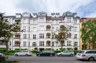 Wohnung kaufen in 12159 Friedenau, Freiwerdend: 2-Zimmer-Altbauwohnung mit Balkon in ruhiger Lage von Friedenau