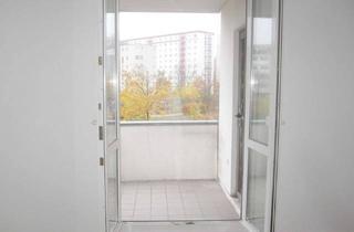 Wohnung mieten in Plauener Str. 52, 13055 Alt-Hohenschönhausen, Freundliche 1,5 Zimmer Wohnung mit Balkon