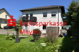 Einfamilienhaus kaufen in 56729 Langenfeld, Einfamilienhaus mit Garage und Carport in schöner Ortsrandlage.