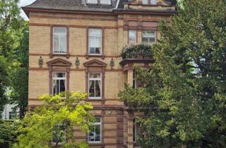 Wohnung kaufen in 65189 Südost, Wiesbaden City Süd-Ost: Herrschaftliche 5- Zimmer- Altbauwohnung mit Balkon und PKW- Stellplätzen